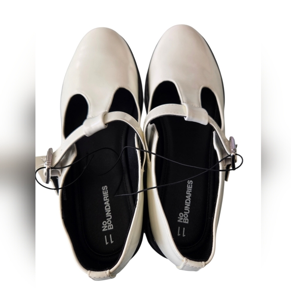 No Boundaries Women's White T-Strap Mary Janes - Picture 2 of 7
